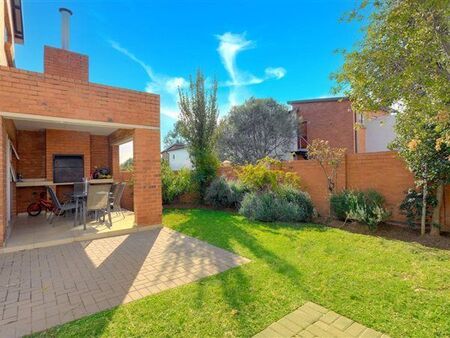 3 Bedroom Townhouse in Maroeladal