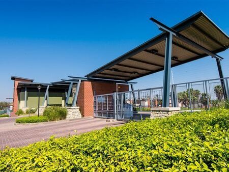 1 Bedroom Apartment in Douglasdale