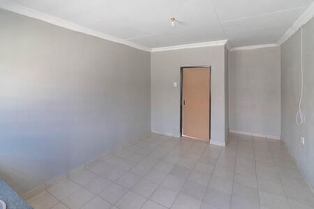 Bachelor apartment in Rhodesfield