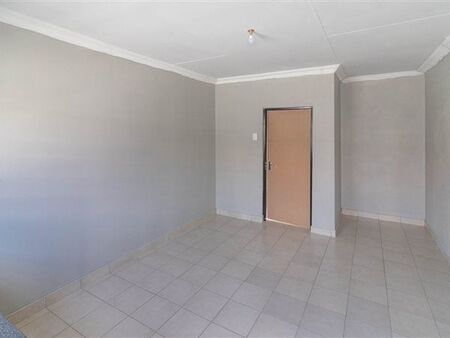 Bachelor apartment in Rhodesfield