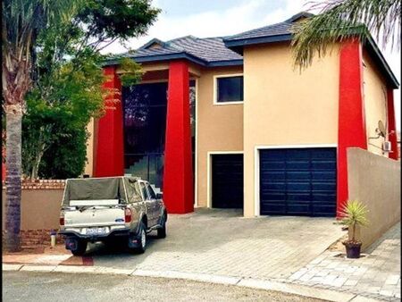 5 Bedroom House in Glen Eagles Estate