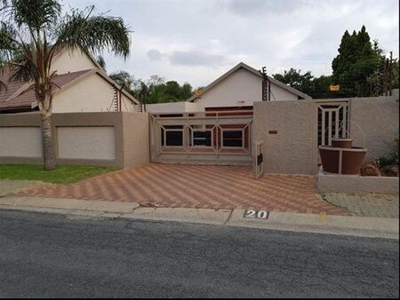 5 Bedroom House in Van Riebeeck Park