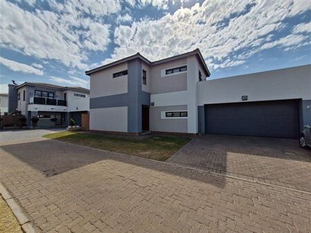 3 Bedroom House in Thatchfield