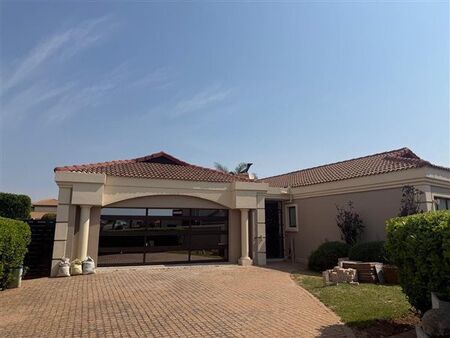 3 Bedroom House in Monavoni