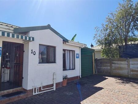 2 Bedroom Apartment in George South