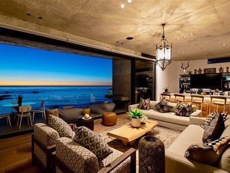 6 Bedroom House in Camps Bay
