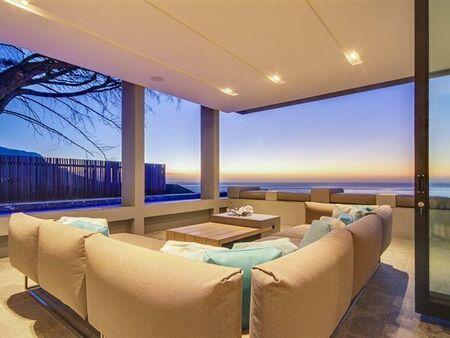 5 Bedroom House in Camps Bay