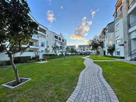 1 Bedroom Apartment in Somerset West Central
