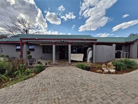 3 Bedroom House in Lindene