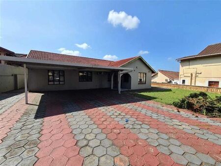 3 Bedroom House in Brackenham