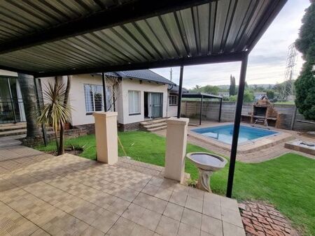 2 Bedroom House in Wilgeheuwel