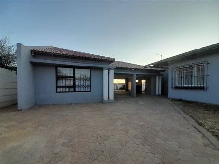 2 Bedroom House in Witpoortjie
