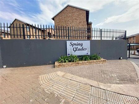 3 Bedroom Apartment in Roodepoort Central