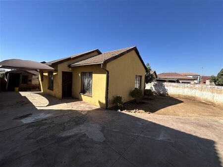 3 Bedroom House in Lotus Gardens