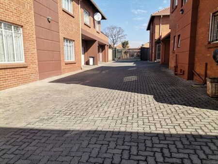 3 Bedroom duplex townhouse - sectional to rent in New Redruth, Alberton