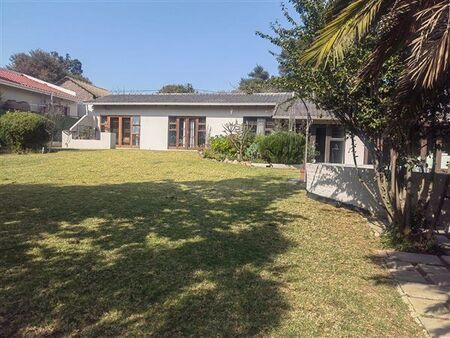 5 Bedroom House in Beverley Gardens