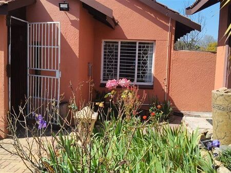 0.5 Bedroom House in Sundowner
