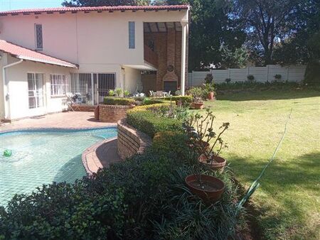 1 Bedroom House in Bromhof