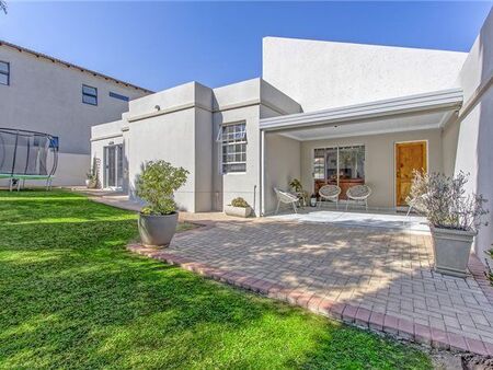 3 Bedroom House in Douglasdale
