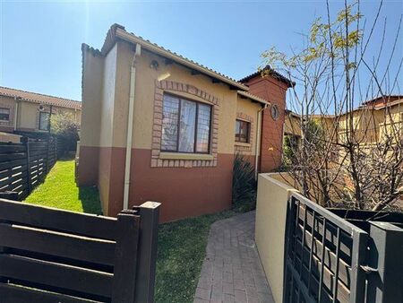 2 Bedroom Townhouse in Douglasdale