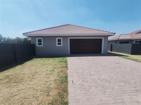3 Bedroom Townhouse in Arcon Park