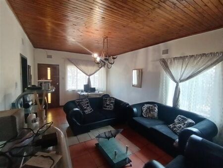 2 Bedroom House in Vanderbijlpark Central