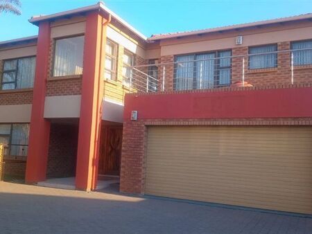 3 Bedroom Cluster in Glen Marais