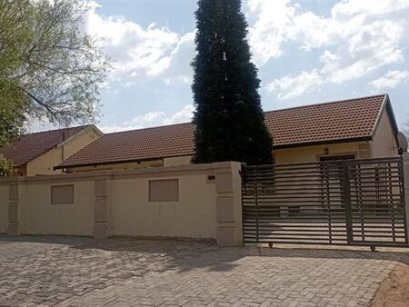 3 Bedroom House in Leondale