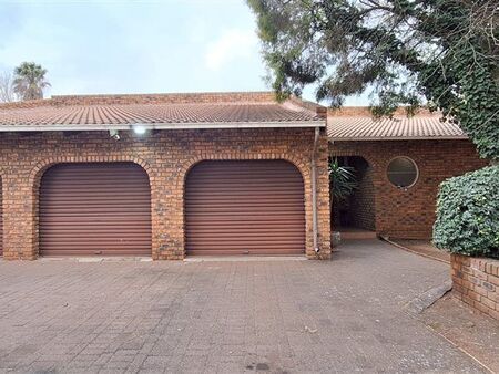 3 Bedroom House in Sunward Park