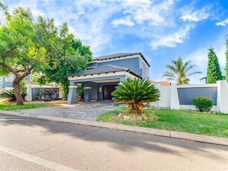 4 Bedroom Duet in Thatchfield