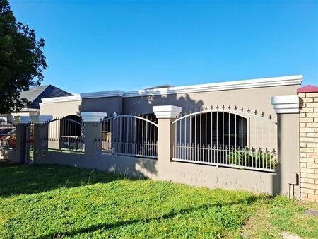 4 Bedroom House in Newton Park