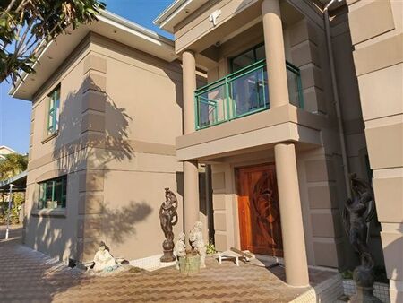 6 Bedroom House in Somerset Park