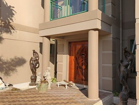 6 Bedroom House in Somerset Park