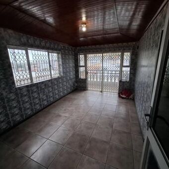 2 Bedroom Apartment in Montford