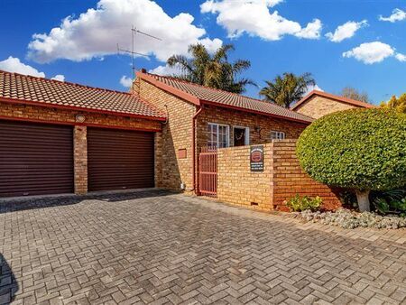 2 Bedroom Townhouse in Weltevreden Park