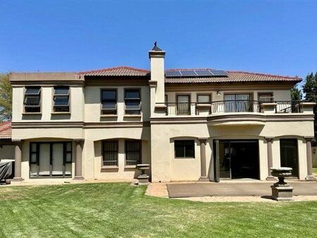 4 Bedroom House in Silver Lakes Golf Estate