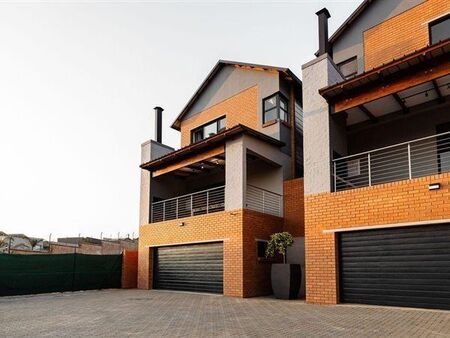 3 Bedroom Townhouse in Olympus