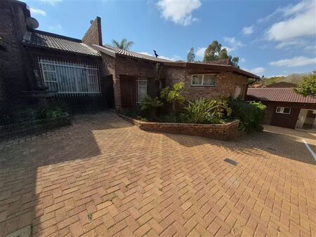 6 Bedroom Duet in Faerie Glen