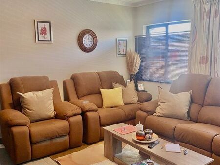 3 Bedroom Apartment in Willow Park Manor