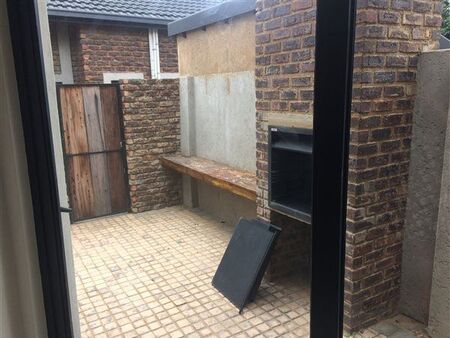 2 Bedroom Townhouse in Waterkloof Glen