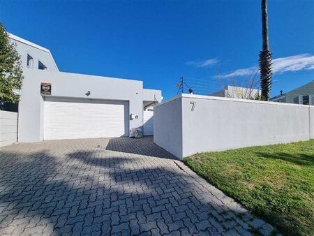 3 Bedroom House in West Beach