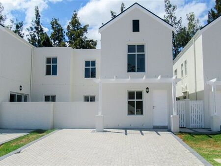 4 Bedroom House in Nuutgevonden