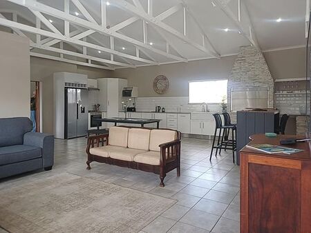 2 Bedroom apartment to rent in Hartenbos Central