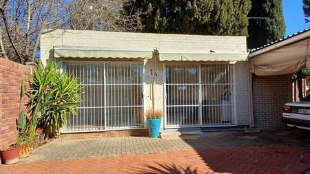 1 Bedroom flat to rent in Generaal De Wet, Bloemfontein