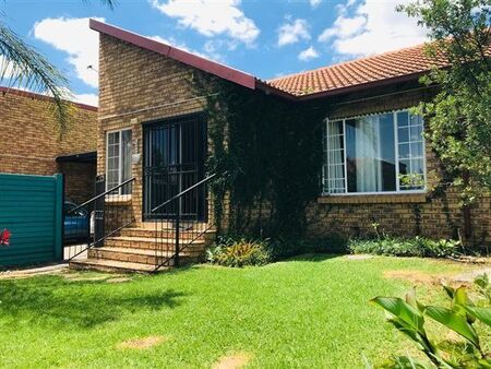 2 Bedroom Townhouse in Garsfontein