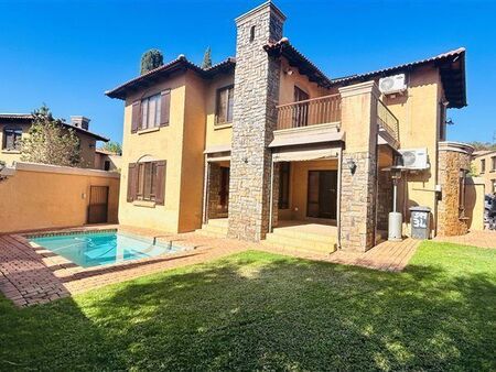 3 Bedroom Townhouse in Lynnwood Manor
