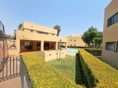 2 Bedroom Townhouse in Waterkloof Ridge