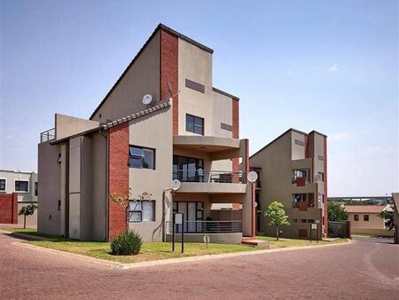 2 Bedroom Apartment in Dainfern