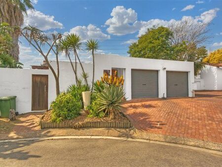 3 Bedroom Townhouse in Sunninghill