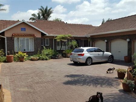 5 Bedroom House in Van Riebeeck Park